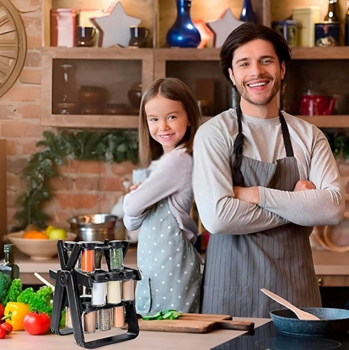 Praktický otočný stojan na koreniny